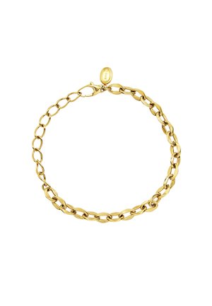Pulsera de cadena de metal dorado con eslabones ovalados, presenta un cierre de langosta y un charm ovalado, superficie pulida y acabado uniforme.