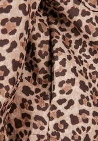 Urban Classics AOP  - Chaqueta fina - leo
