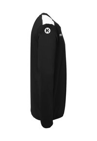 Zwarte sweatshirt met hoge kraag, lange mouwen, witte schouderaccenten en een logo detail op de bovenste linkermouw. Zachte textuur.