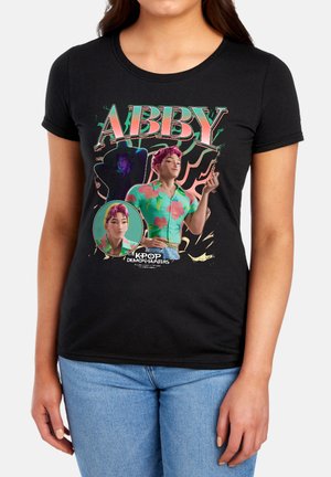 NETFLIX, KPOP DEMON HUNTERS SAJA BOYS ABBY HOMAGE - Print T-shirt - black
