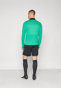 Nike Performance STRIKE SHORT - Träningsshorts - black/stadium green/white