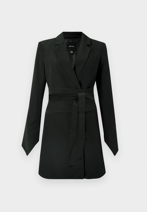 Zwarte blazerjurk met lange mouwen, een getailleerde taille en een ceintuur met strik. Voorzien van een inkepingkraag en een gladde, gestructureerde stof.