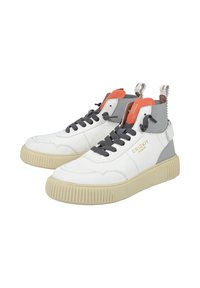 Sneaker alte in pelle bianca con accenti grigi e arancioni, dotate di suola texturizzata e sistema di allacciatura, e di un pannello di presa.