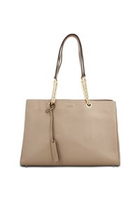 Beige Leder-Shopper mit doppelt geflochtenen braunen und goldenen Kettenriemen, obere Verschlussmöglichkeit und kleinem hängenden Anhänger. Glatte Textur und rechteckige Form.