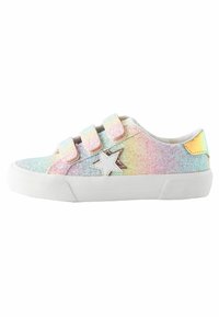 Sneakers multicolori con glitter, dotati di fasce in velcro, suola in gomma bianca e un accento a forma di stella sul lato. Texture liscia con finitura iridescente.