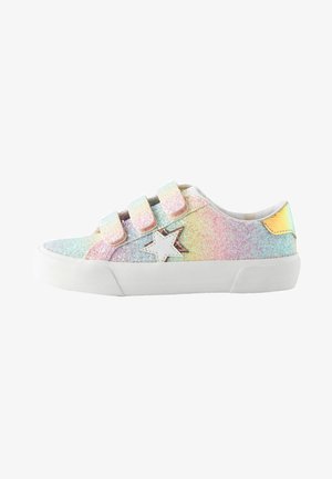 Mehrfarbige Glitzersneaker mit Klettverschlüssen, weißer Gummisohle und einem Sternakzent an der Seite. Glatte Textur mit irisierendem Finish.