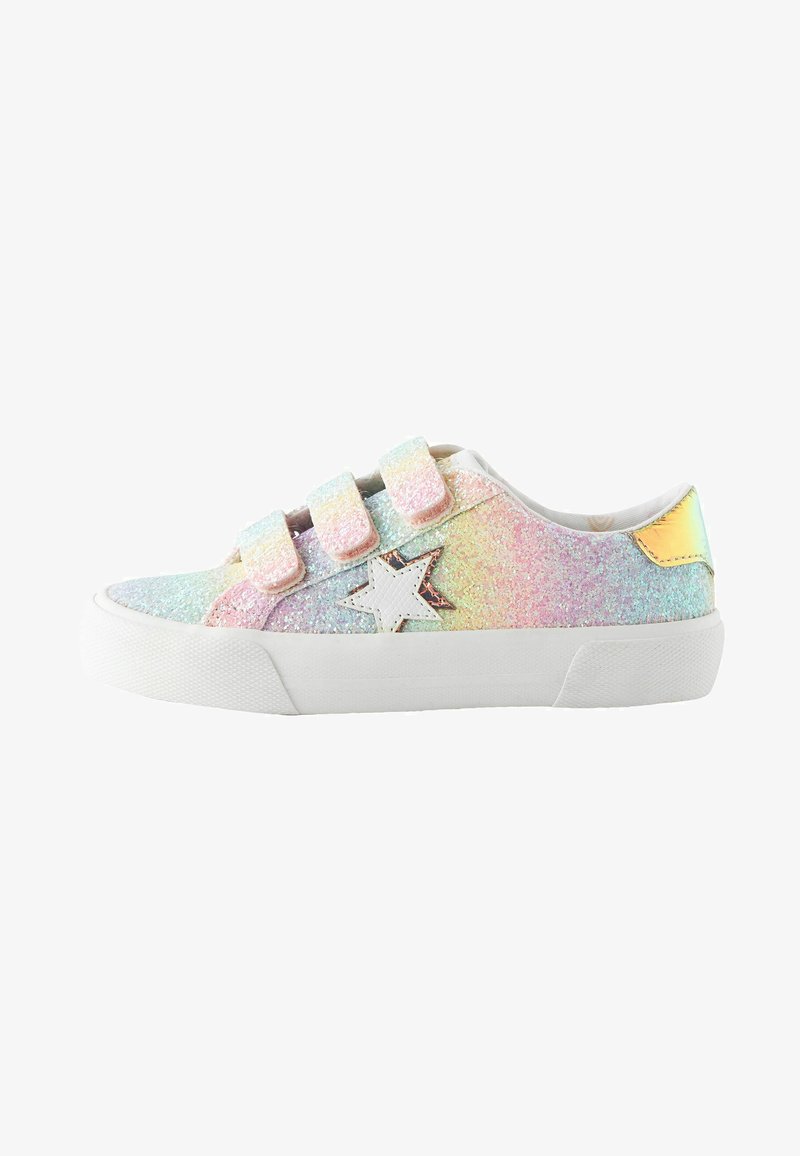 Sneakers multicolori con glitter, dotati di fasce in velcro, suola in gomma bianca e un accento a forma di stella sul lato. Texture liscia con finitura iridescente.