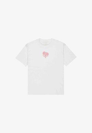 Weißes Baumwoll-T-Shirt mit einem herzförmigen floralem Grafikdesign in Pink auf der Brust. Kurze Ärmel, Rundhalsausschnitt und eine normale Passform.