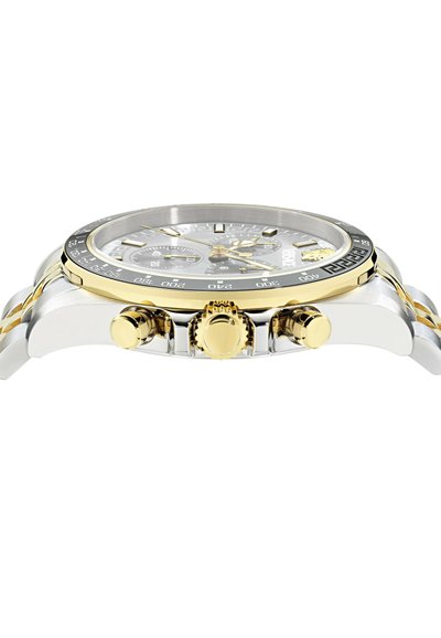 Hõbedane ja kuldne kronograaf käekell musta raamiga, kolme kuldse nupuga ning detailse sihverplaadiga, mis sisaldab mitut alamsihvrit ja tundide markerit.