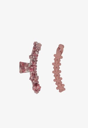 Set di due accessori per capelli: una molletta floreale traslucida rosa con fiori 3D e un elastico per capelli in silicone rosa solido a forma di fiori.