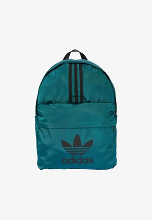 Zaino in nylon turchese con tre strisce verticali nere, tasca frontale con zip e grande logo Adidas nero. Forma arrotondata e finitura testurizzata.