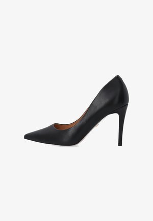 Sorte læderpumper med spids tå og lav skæring, med stiletthæl og glat tekstur. Enkel design, uden synlige detaljer.