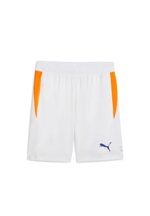 Hvide atletiske shorts med orange sidelænder, elastisk talje og PUMA-logo i blåt på venstre ben. Letvægtsstof.