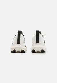 Steve Madden ELEVATE  - Tenisice - white/black