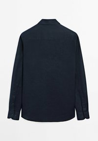Dark navy long-sleeve shirt made of lightweight fabric. Features a collar, buttoned cuffs, and a curved hem, viewed from the back.