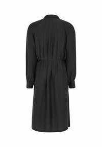 Musthave mustnaiste pikkade varrukatega must kleit, millel on tekstuurne viimistlus, nööpidega mansetid ja sidumisvöö. Omab kraed ja ulatub põlvedest allapoole. Lihtne ja elegantne disain.