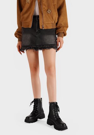Stivaletti con plateau - nero