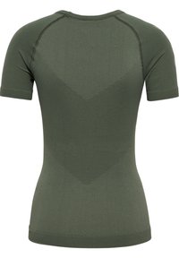 Olivgrön kortärmad topp i texturerad tyg. Har ett zigzag-mönster på baksidan med ribbade manschetter och krage.