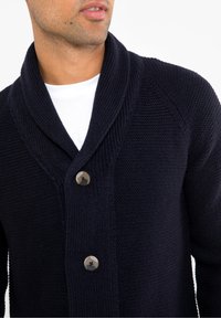 Threadbare Kardigan