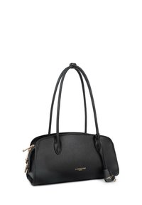 Borsa a mano in pelle nera con forma strutturata, due manici lunghi, accessori in tonalità oro e un piccolo tag rimovibile. Texture liscia con marchio discreto.