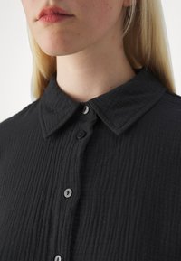 Gina Tricot Button-down blouse - black