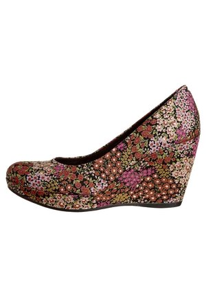 Kwiatowe klapki na koturnie z czarną podstawą, z wielokolorowym wzorem różowych, fioletowych i pomarańczowych kwiatów na fakturowanej powierzchni.