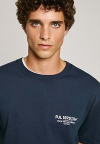 Pepe Jeans MALCOM SMALL TEE - Tričko s potlačou - dulwich blue