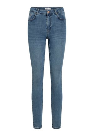 Jeans de denim azul delgado con cintura de altura media, diseño de cinco bolsillos y costuras mínimas. La tela tiene una textura suave y un ligero estiramiento.