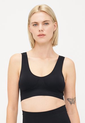 Zwarte bralette met een ronde halslijn en brede banden, gemaakt van een gladde stof. Opvallende naaddetails en een logo op de band.