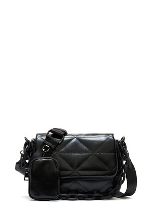 Borsa nera in pelle trapuntata con una mini pochette staccabile, tracolla regolabile e dettaglio in catena sul corpo. Texture liscia con finitura lucida.