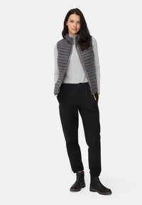 camel active STEPP MIT REFLEKTIERENDEN DETAILS - Vest - slate