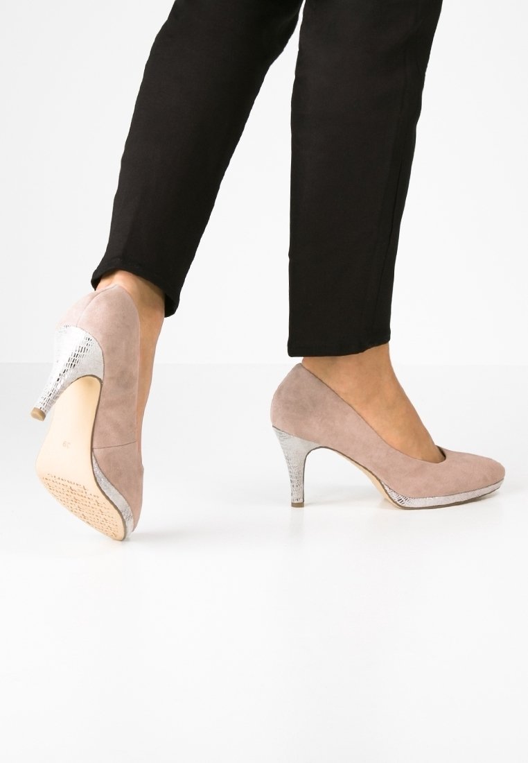 Escarpins Taupe Charlotte Russe Avec Talon Aiguille - Taille US 8 (largeur W) - Occasion