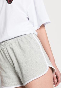 Cotton On RETRO - Calções - grey/white