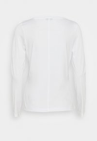 Biała koszula z długim rękawem, gładka faktura, okrągły dekolt, prosty design, z centralnym szwem z tyłu, wykonana z lekkiego materiału.