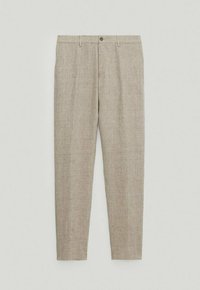 Pantalon beige clair en tissu texturé, avec fermeture avant à boutons, passants pour ceinture et coupe fuselée.