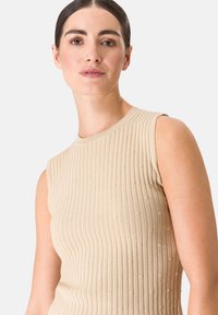 zero MIT RUNDHALSAUSSCHNITT - Felső - irish cream