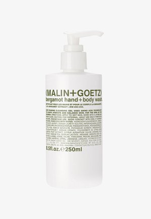 Weißer Kunststoffpumpflasche mit mattem Finish; beschriftet mit "(MALIN+GOETZ) Bergamot Hand- und Körperwaschmittel" in grüner Schrift; 250 ml Fassungsvermögen.