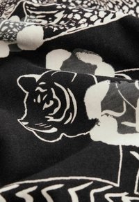Next REGULAR FIT SET - Pyjama - black & white tiger
