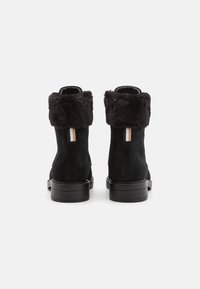 BOSS Botines con cordones - black