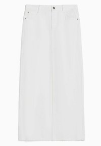 Valkoinen farkkusketti, jossa on pitkä ja suora muotoilu. Siinä on kaksi etutaskua ja nappisuljenta, sekä raakareuna helmassa.