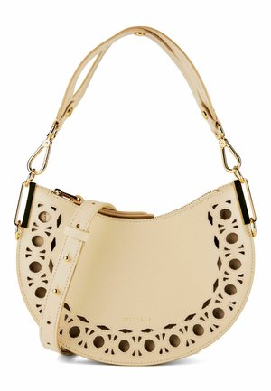 Sac à main beige en forme de croissant avec motifs floraux découpés au laser, bandoulière réglable et accessoires dorés.