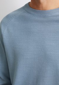 Marc O'Polo CREWNECK WITH RAGLAN WAVE STRUCTURE - Strickpullover - meltwater