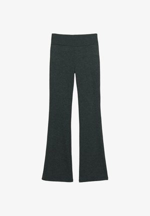 Šedé rozšířené legíny vyrobené z měkké látky s hladkým texturou a širokým pasem; celoplošné s mírným rozšířením na spodním lemu.