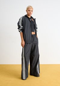adidas Originals ZIP OFF - Treniņtērpa apakšdaļas - black