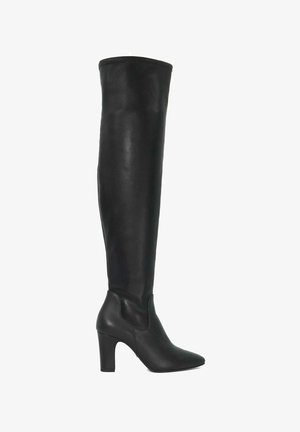 Zwarte laarzen tot boven de knie van gladleer, met een spitse neus en een blokhak, zonder zichtbare hardware of patronen.