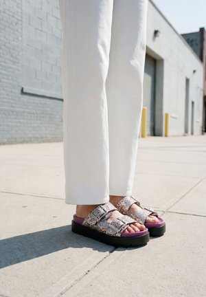 Buffalo, RAYA ARI GLAM - Muiltjes - cream mermaid