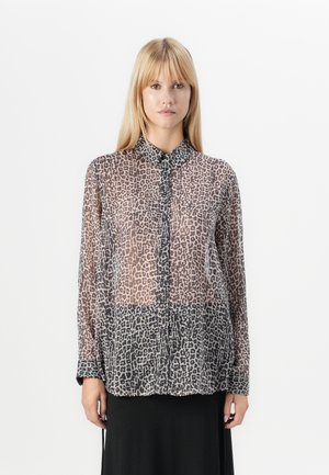 Doorzichtige blouse met lange mouwen in een luipaardprintpatroon in beige- en zwarte tinten, met een knoopsluiting aan de voorkant en een kraag.
