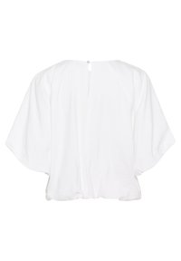 Hvid bluse med en afslappet pasform, der har korte, brede ærmer og en lille åbning bagpå. Stoffet har en tekstureret overflade.