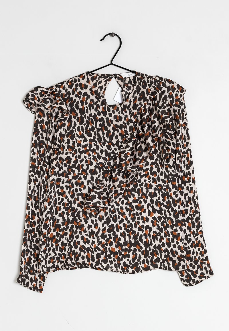 Blusa con stampa leopardata, con dettagli a ruches sulle spalle, caratterizzata da un collo a chiave, realizzata in tessuto leggero nei colori beige, nero e arancione.