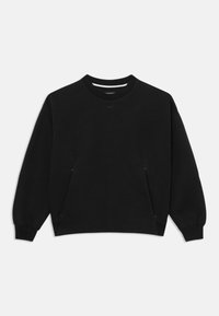 Melnā garā piedurkne krekls ar apaļu kaklu, kuram ir sānu kabatas un ribota aproce, izgatavots no mīksta flīsa materiāla. Mazs logo krūšu daļā.